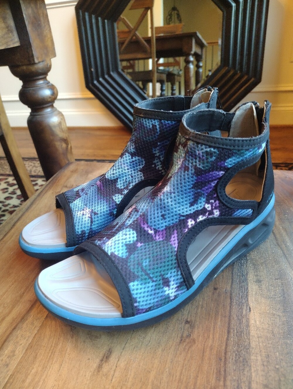 J Sport Blue Floral Nadine Gladiator Sandals Size 8